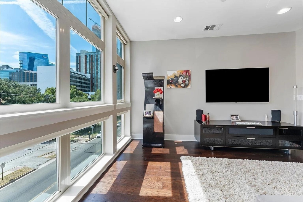 908 Nueces St - Photo 5