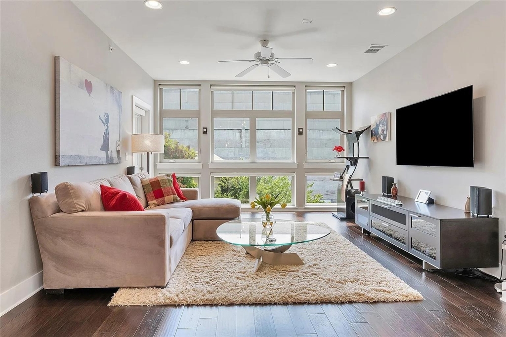 908 Nueces St - Photo 2