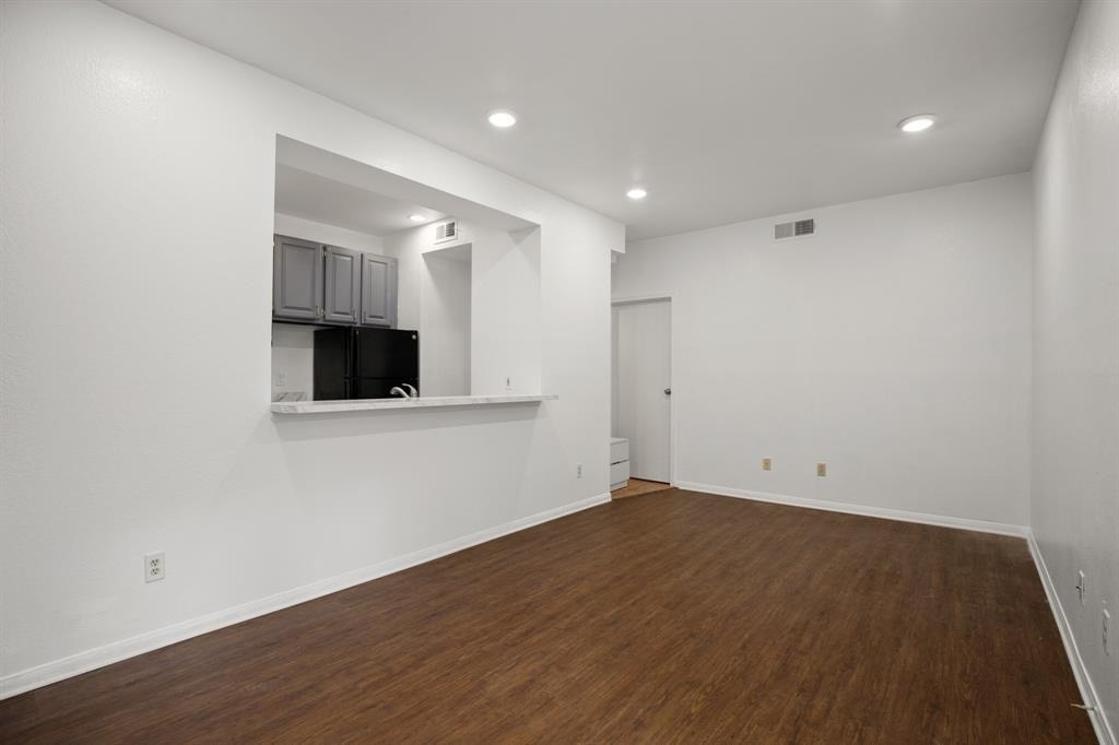 914 W 22nd 1/2 St - Photo 5