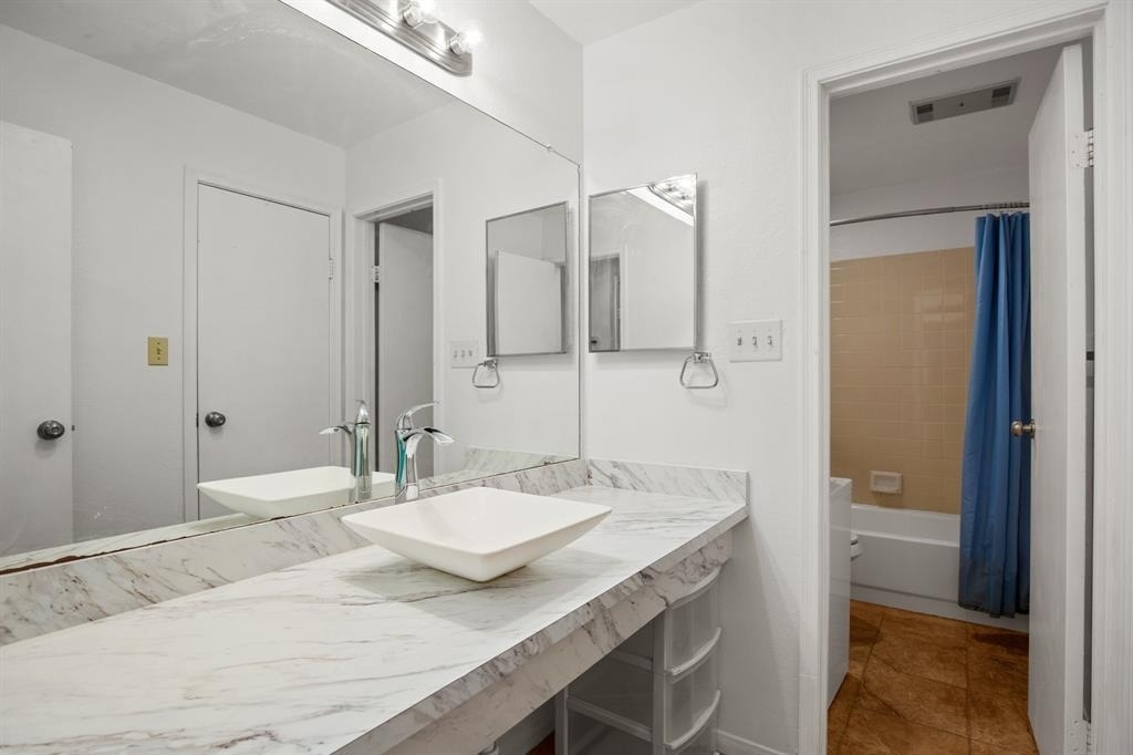 914 W 22nd 1/2 St - Photo 6
