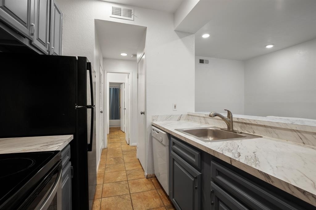 914 W 22nd 1/2 St - Photo 1