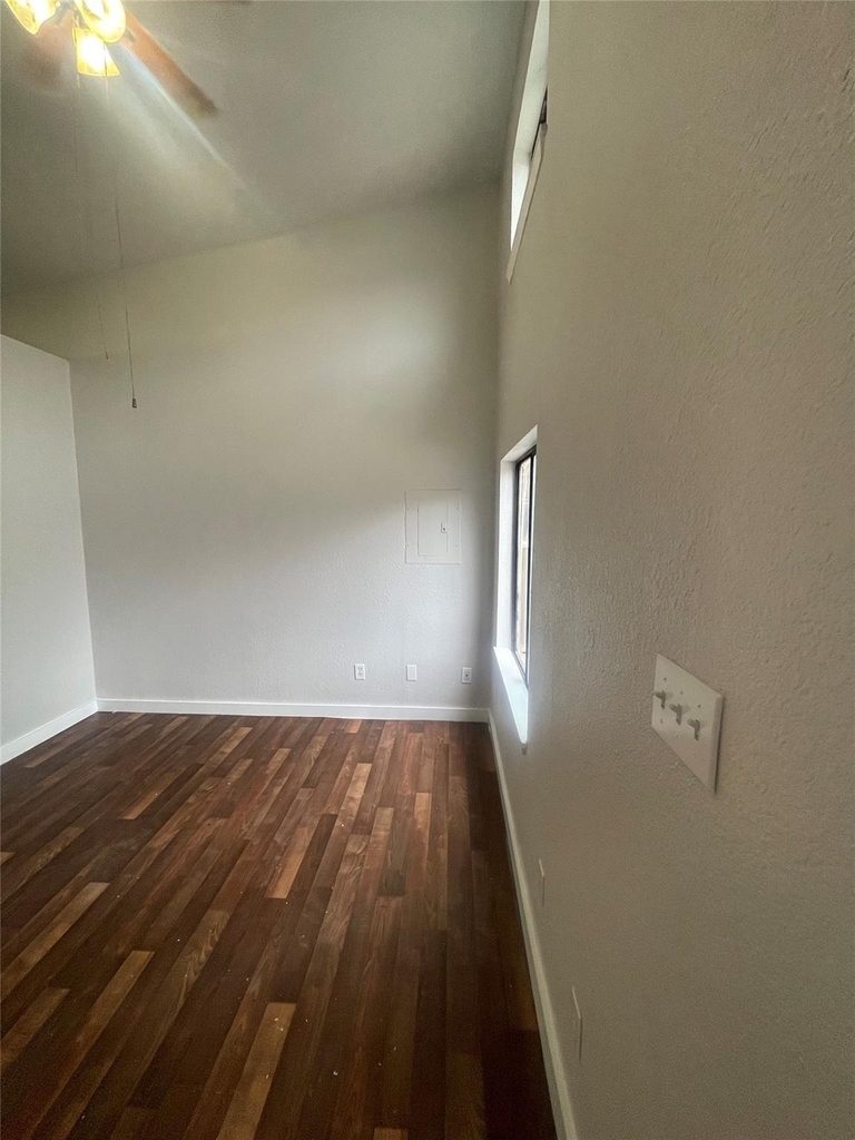 1108 W Mccarty Ln - Photo 2