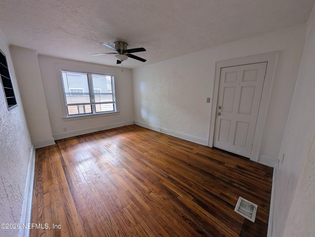 2701 Myra Street - Photo 2