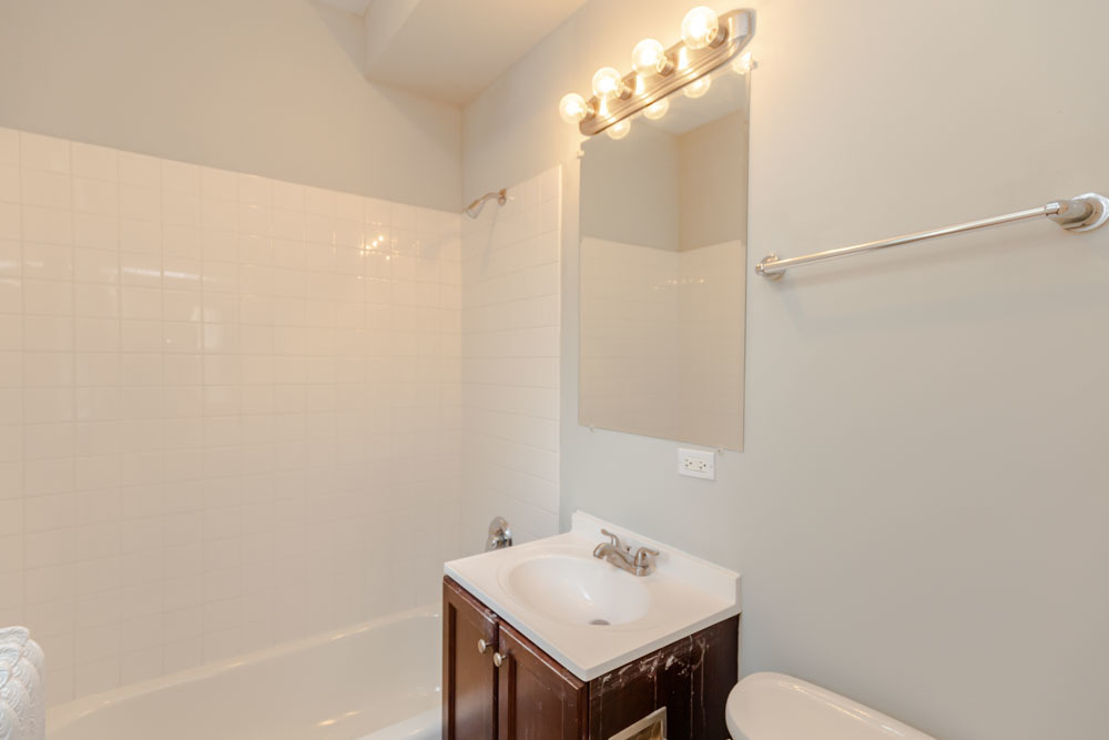431 E Oakwood Boulevard - Photo 4