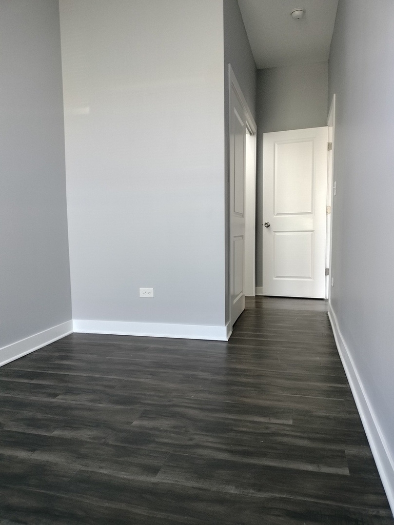 1945 W 48th Street - Photo 12