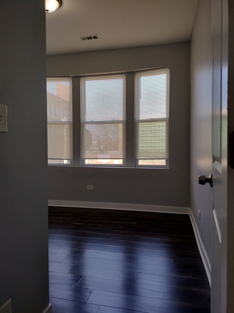 1945 W 48th Street - Photo 3