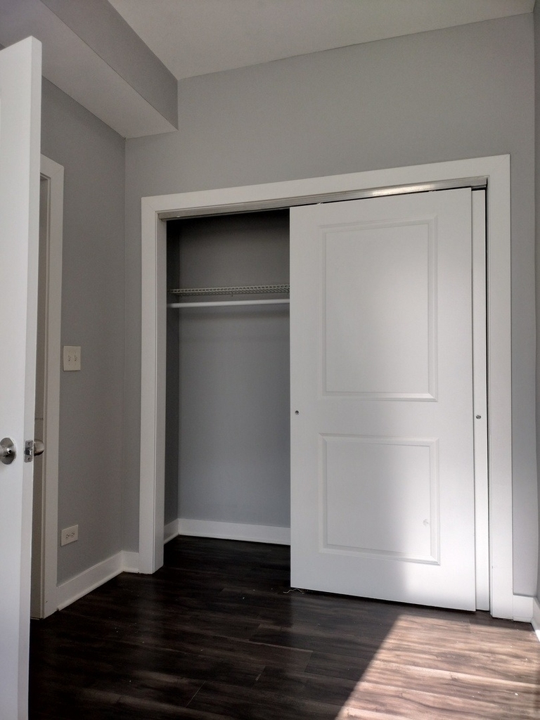 1945 W 48th Street - Photo 15