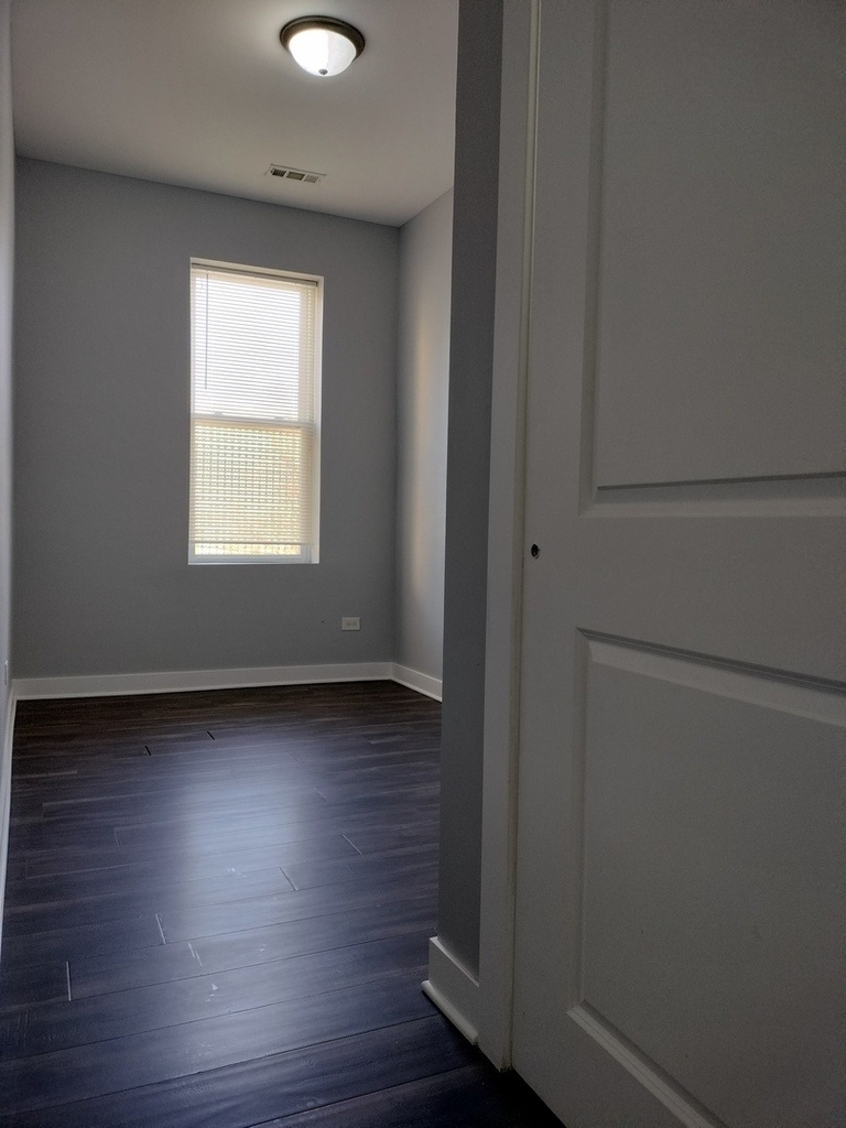 1945 W 48th Street - Photo 11