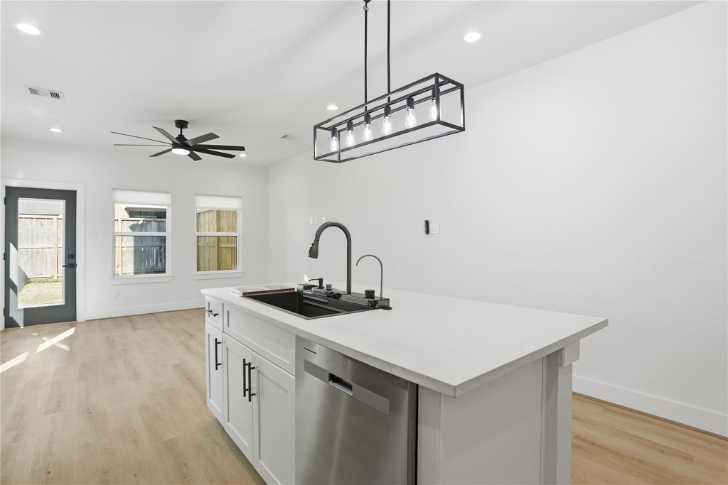 712 Delano Street - Photo 31