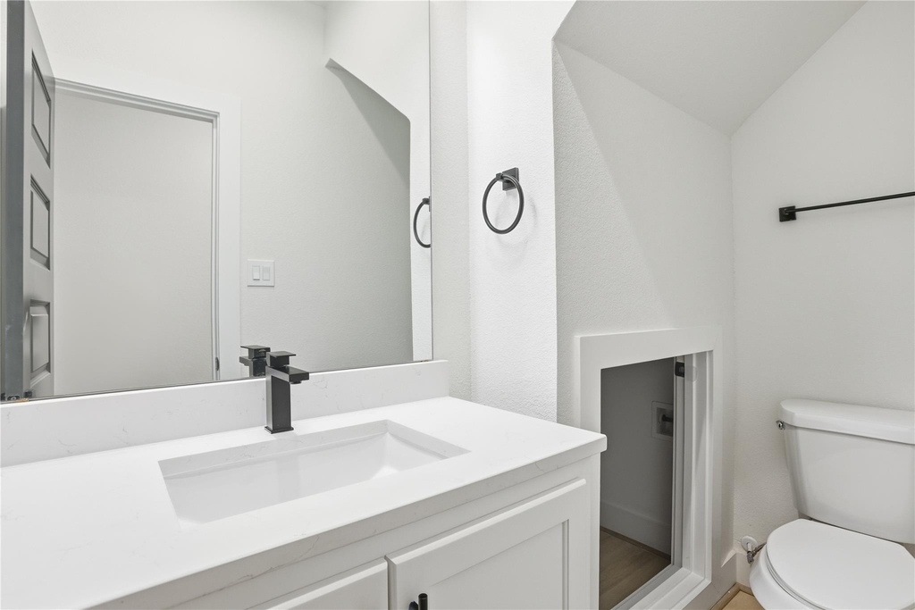 712 Delano Street - Photo 0