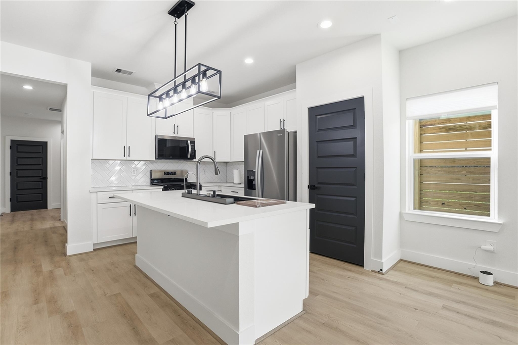 712 Delano Street - Photo 2
