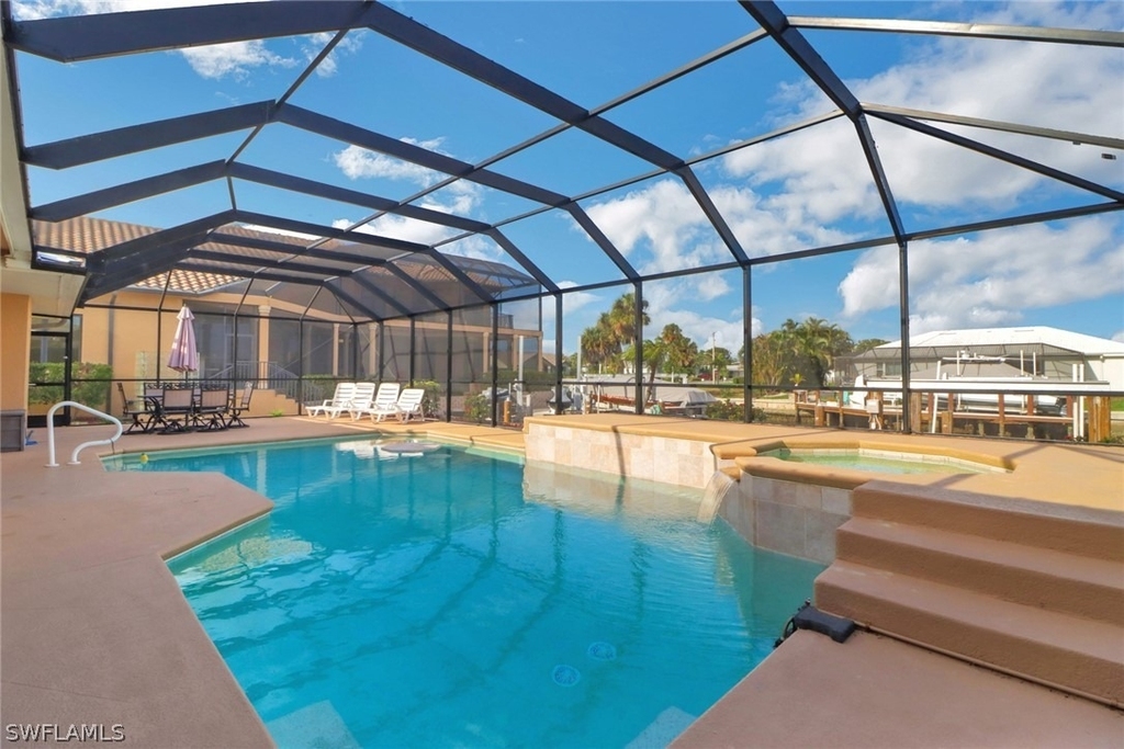 562 Goldcoast Court - Photo 0