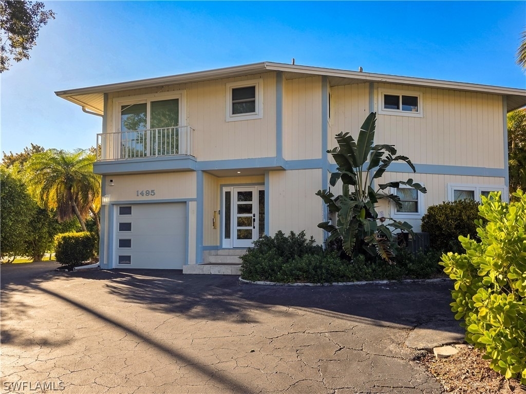 1495 Blue Point Avenue - Photo 2