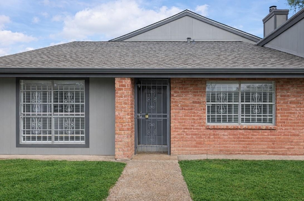 5815 Village Forest Court - Photo 0