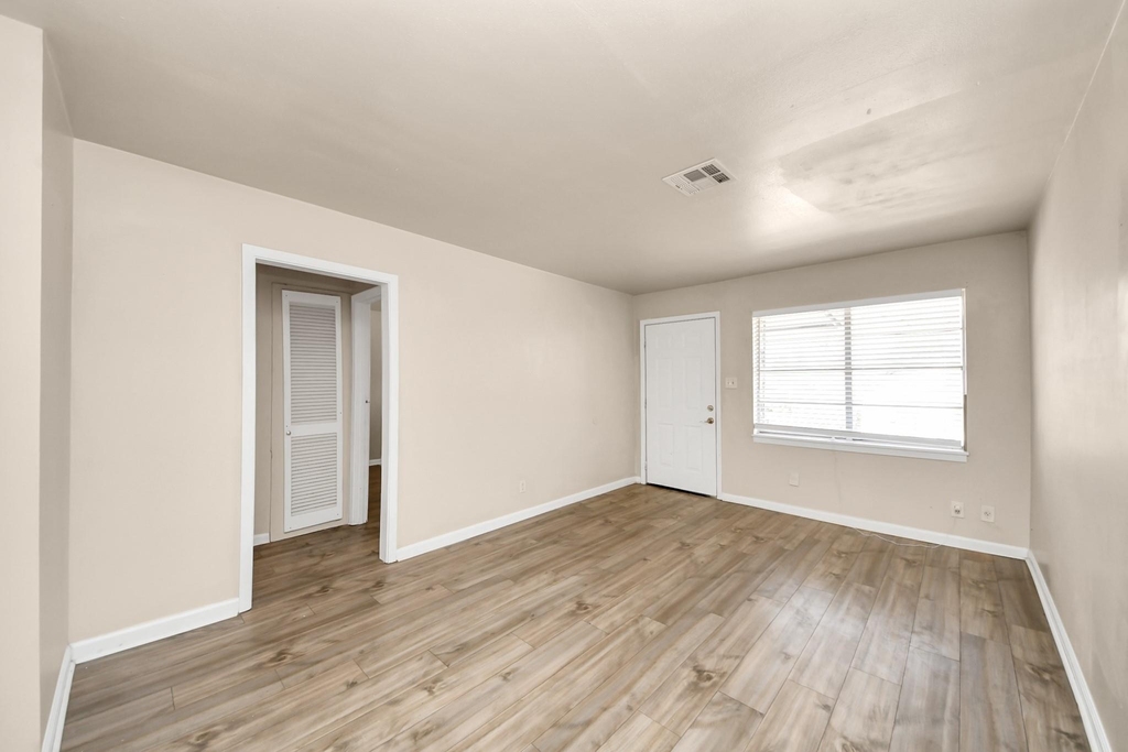 1320 Griffin Street - Photo 3