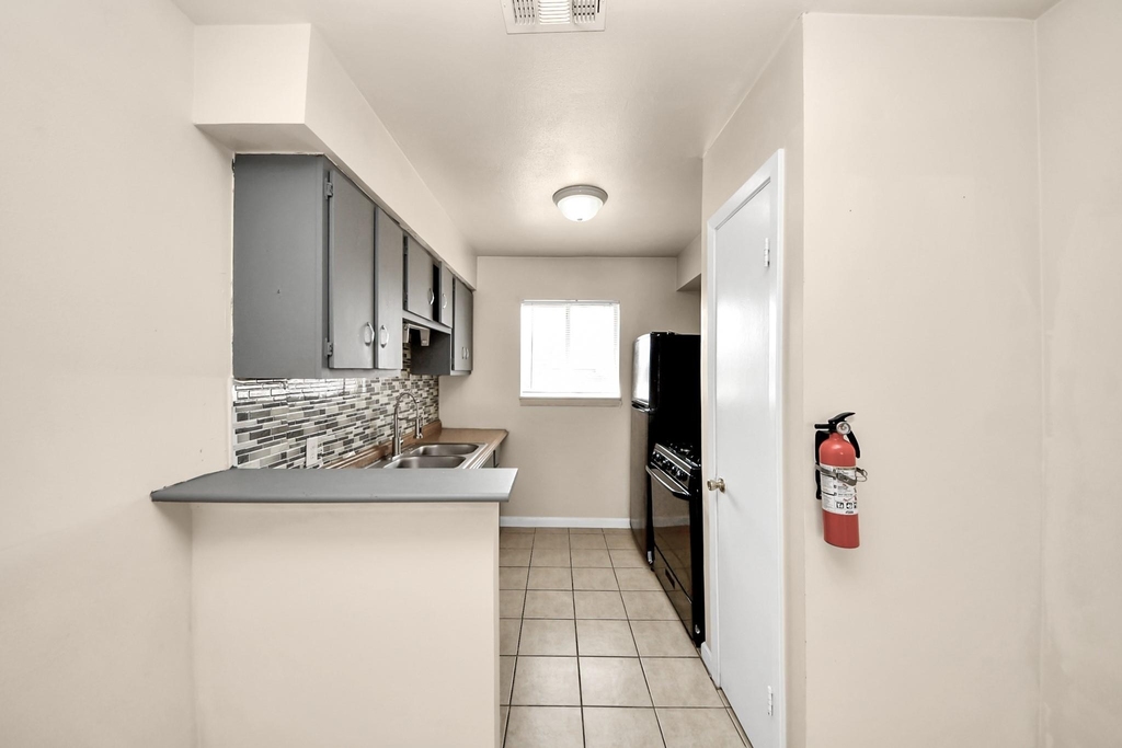 1320 Griffin Street - Photo 5