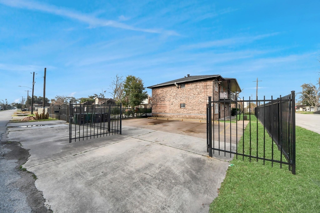 1320 Griffin Street - Photo 18