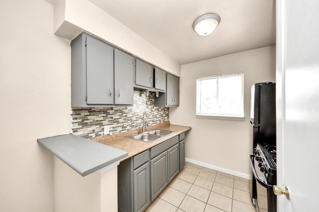 1320 Griffin Street - Photo 6