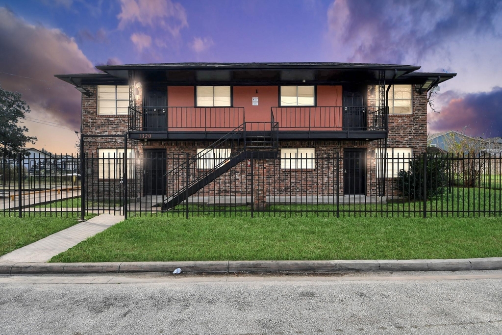 1320 Griffin Street - Photo 1