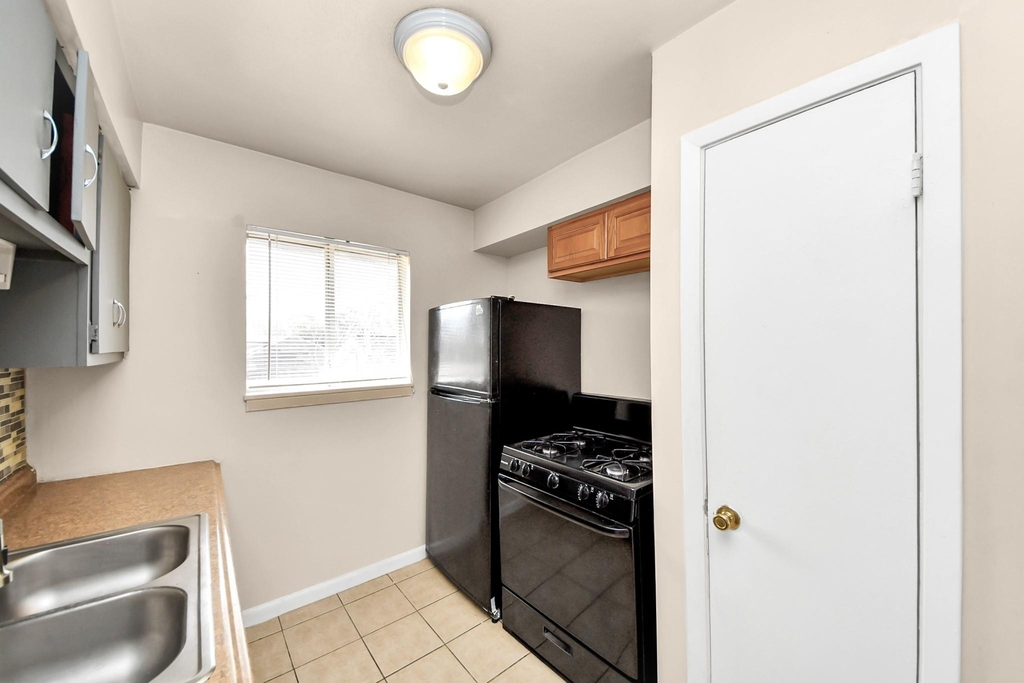 1320 Griffin Street - Photo 7