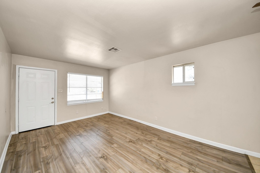 1320 Griffin Street - Photo 4