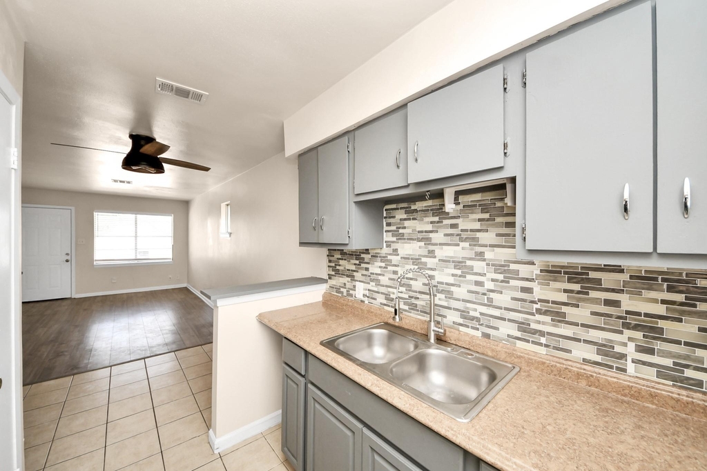 1320 Griffin Street - Photo 8