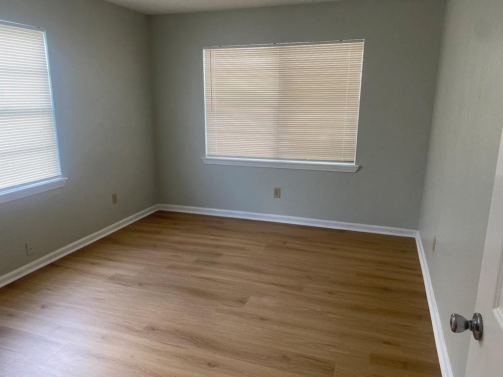7813 Pruitt Drive - Photo 4
