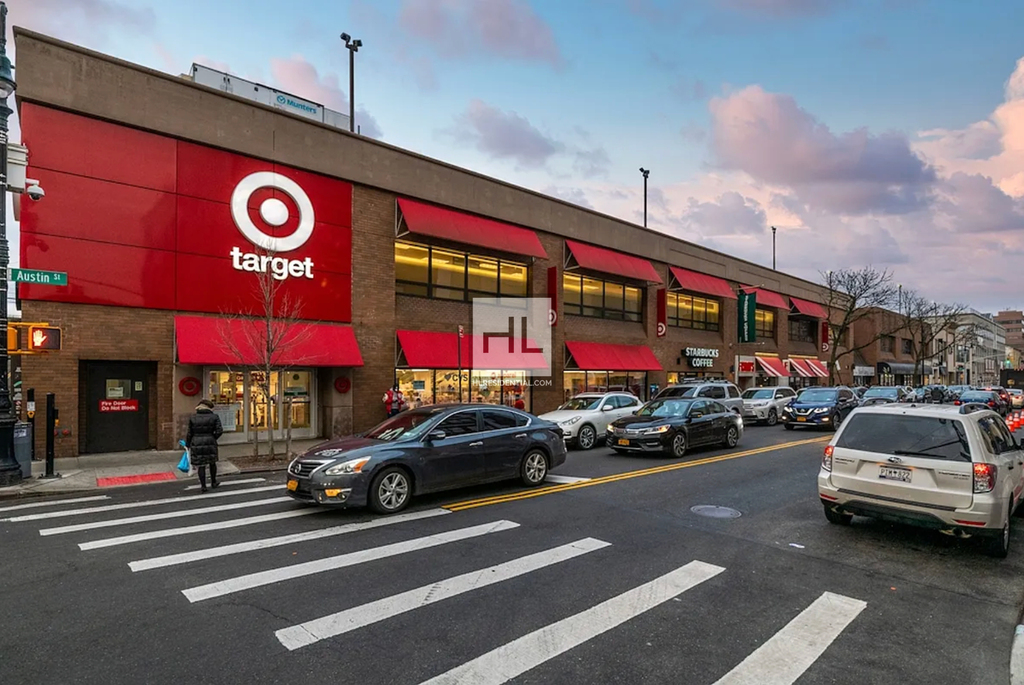Queens Boulevard - Photo 7