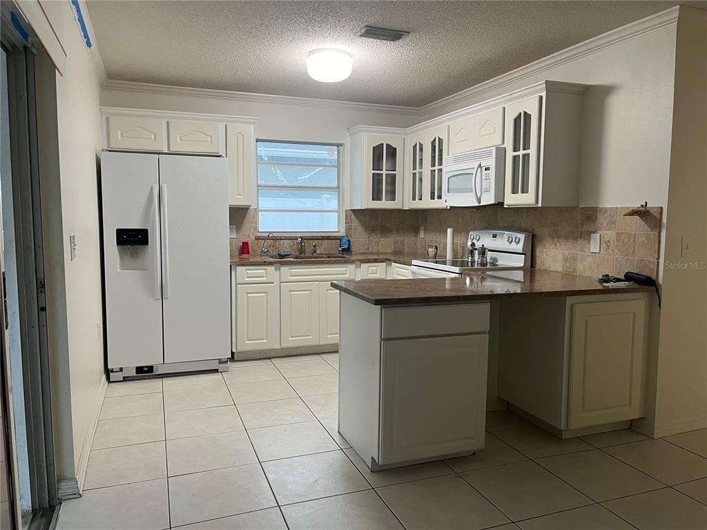 3021 W Tampa Bay Boulevard - Photo 3