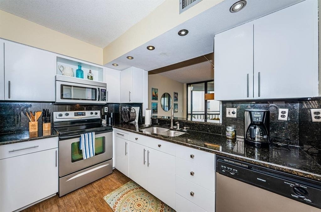 5541 Puerta Del Sol Boulevard S - Photo 4