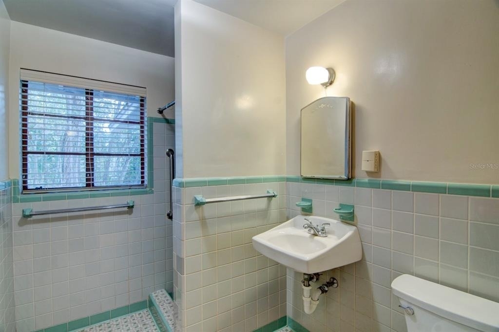 2049 Nw 9th Avenue - Photo 15