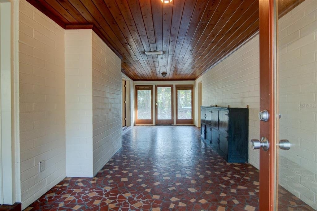2049 Nw 9th Avenue - Photo 12