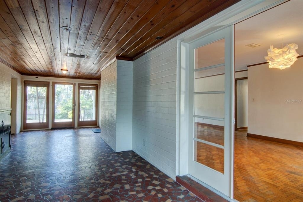 2049 Nw 9th Avenue - Photo 8