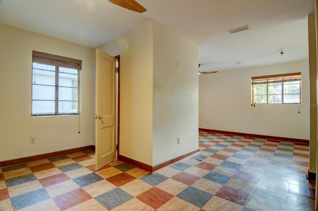2049 Nw 9th Avenue - Photo 10