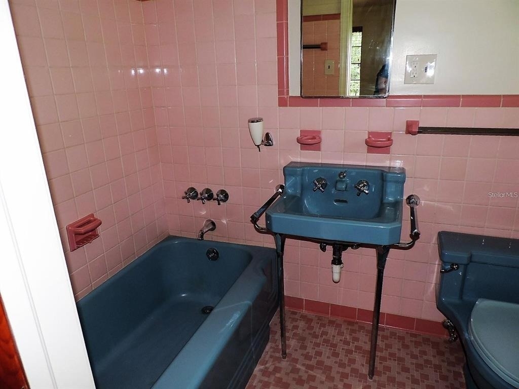 2049 Nw 9th Avenue - Photo 9