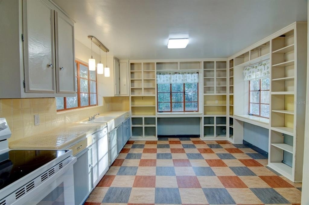 2049 Nw 9th Avenue - Photo 1