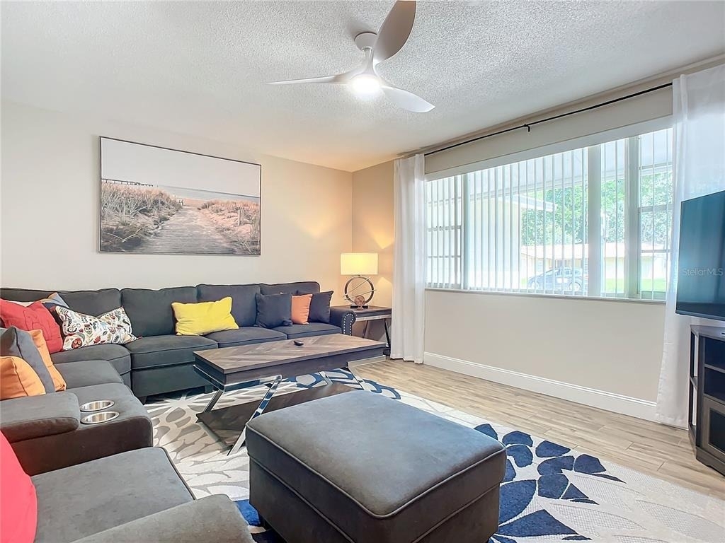 1014 Indian Oaks E - Photo 2