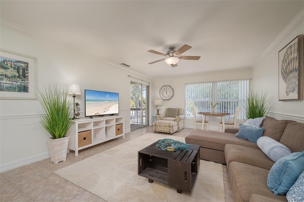 3360 S Osprey Avenue - Photo 4