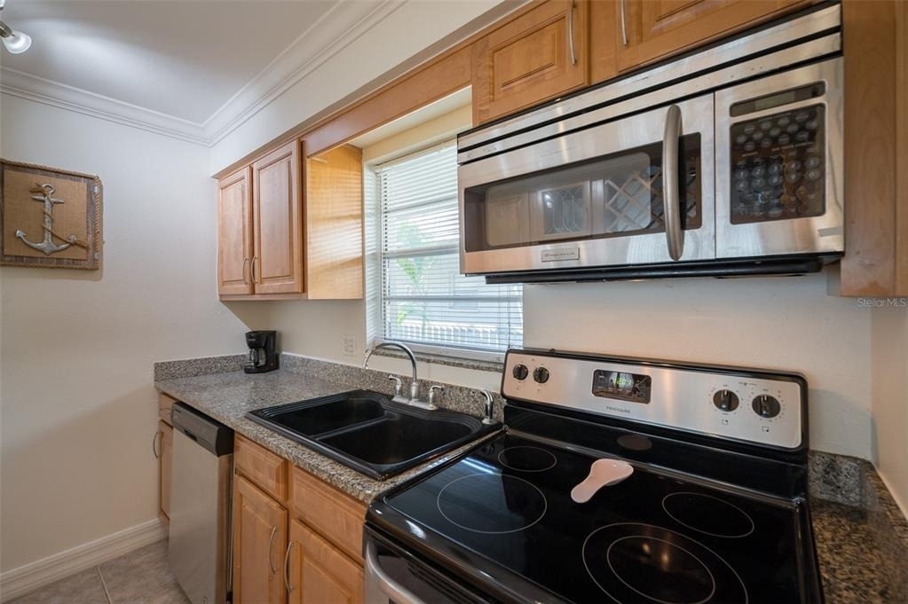 3360 S Osprey Avenue - Photo 10