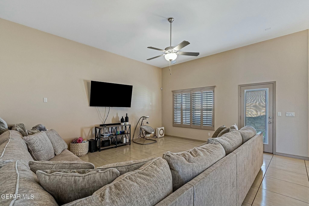 13677 Holbeck Street - Photo 4