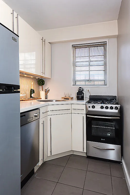 East 49th Street - Photo 1