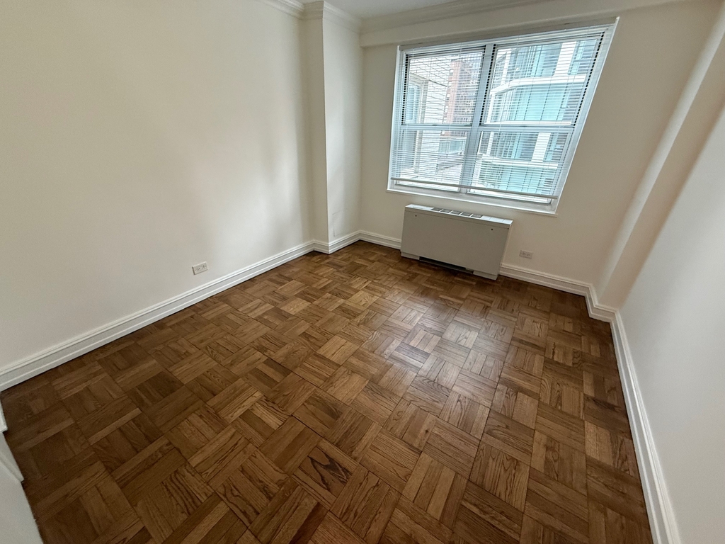 888 Eight Ave New York - Photo 2