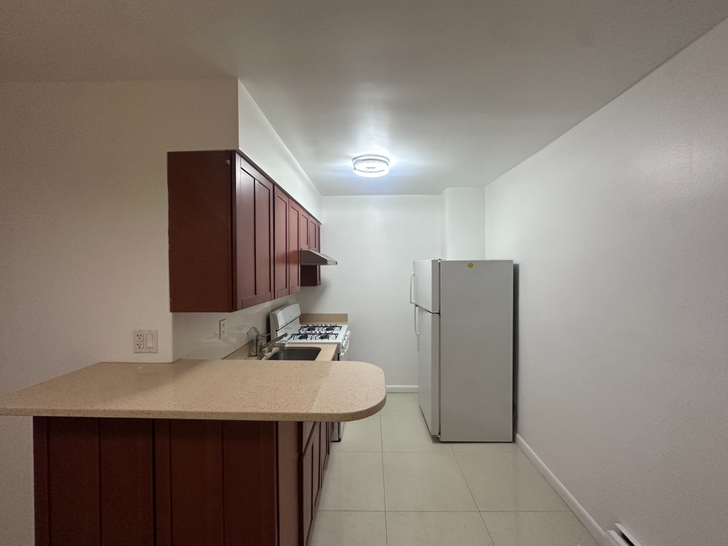 117-8 Curzon Road - Photo 0