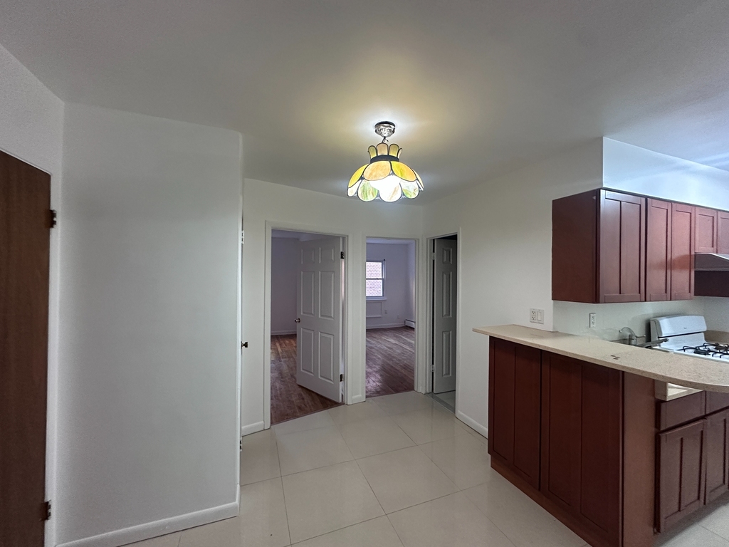 117-8 Curzon Road - Photo 1