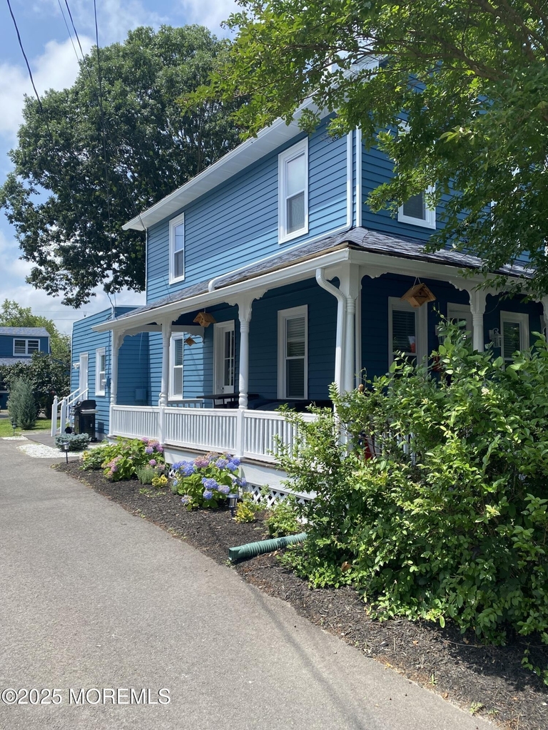 1719 Beverly Avenue - Photo 1