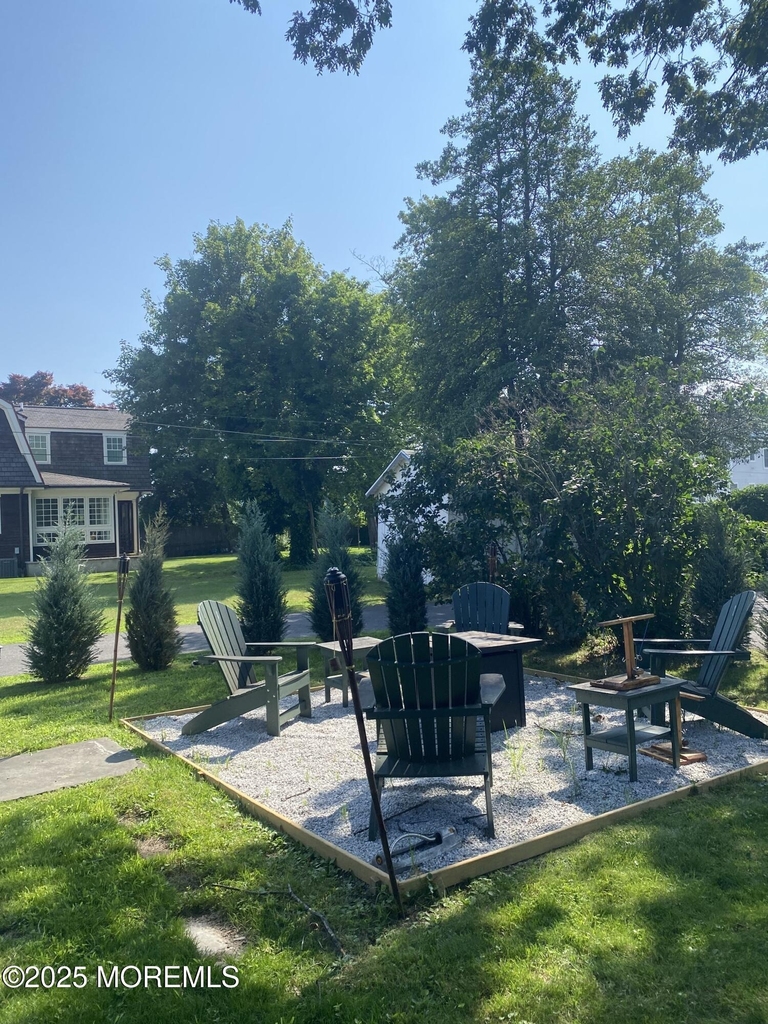 1719 Beverly Avenue - Photo 16