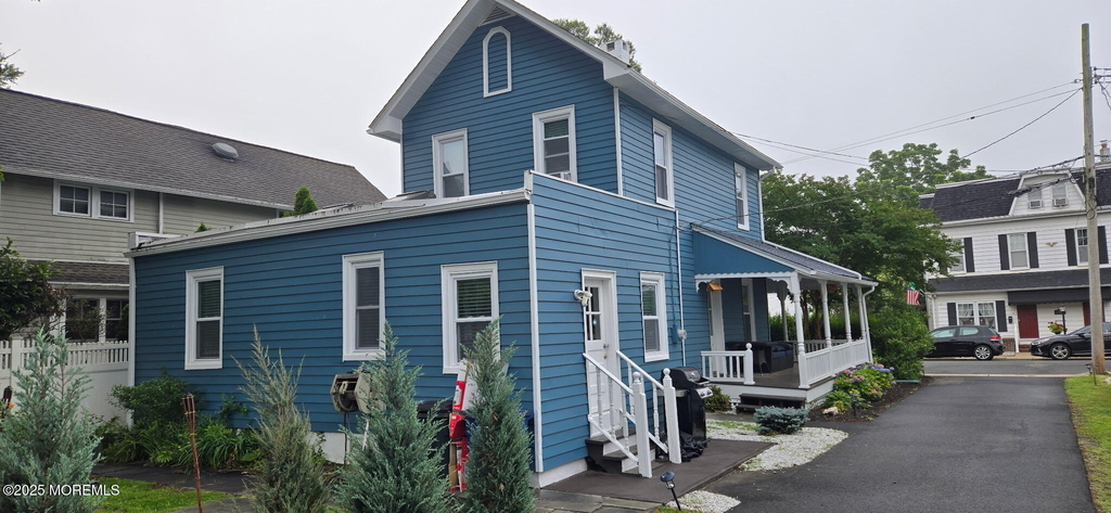 1719 Beverly Avenue - Photo 3