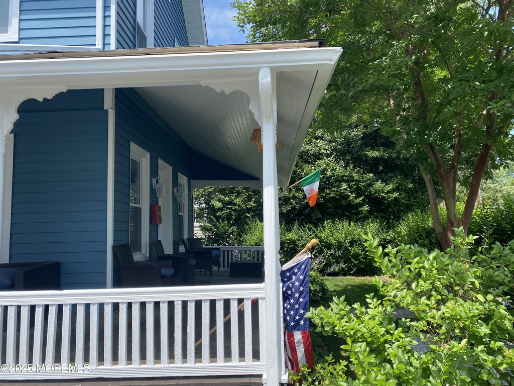 1719 Beverly Avenue - Photo 2