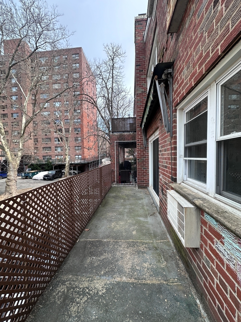 117-8 Curzon Road - Photo 1