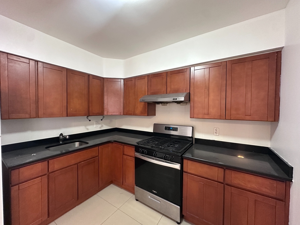 117-8 Curzon Road - Photo 3
